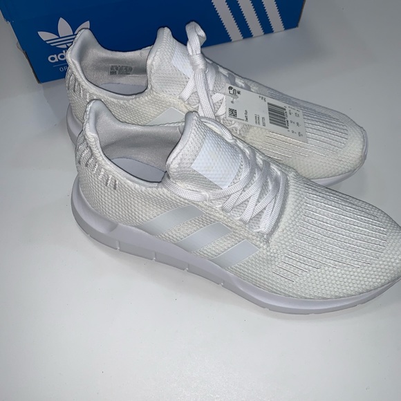 white adidas swift run women's